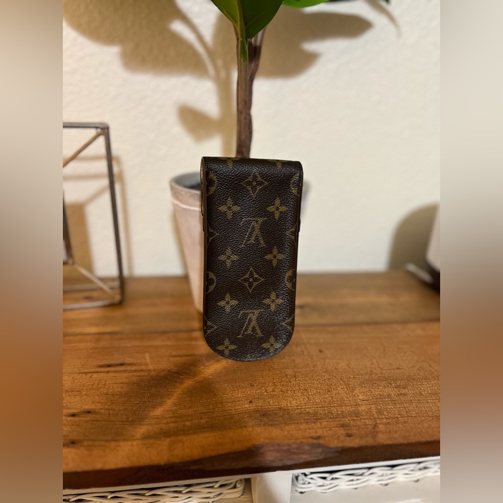 Louis Vuitton Monogram Sunglasses Pouch - Picture 2 of 9